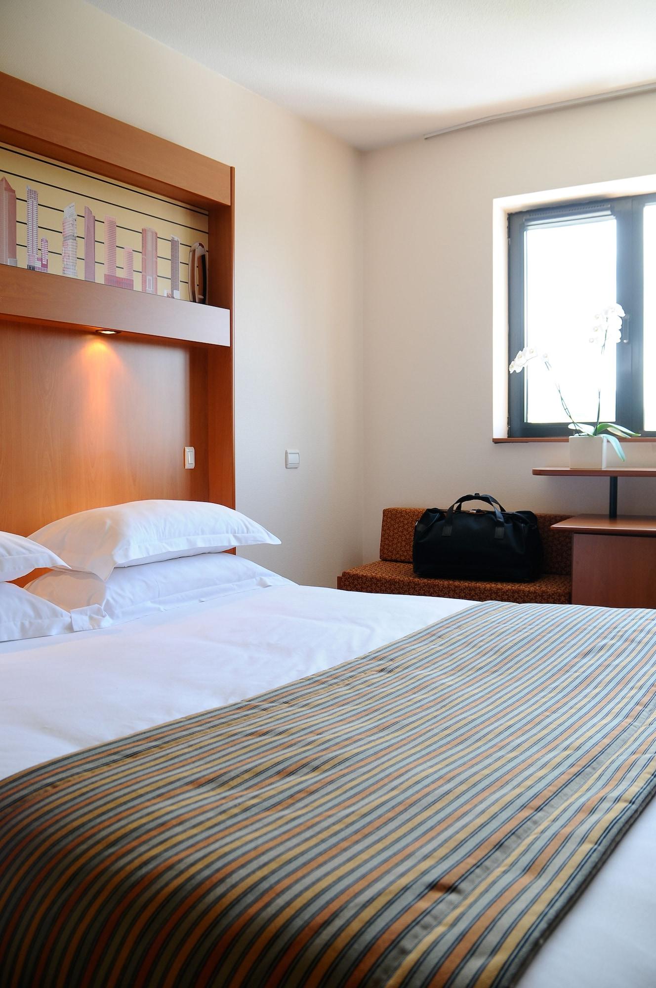 Hotel Archamps Porte Sud De Geneve エクステリア 写真