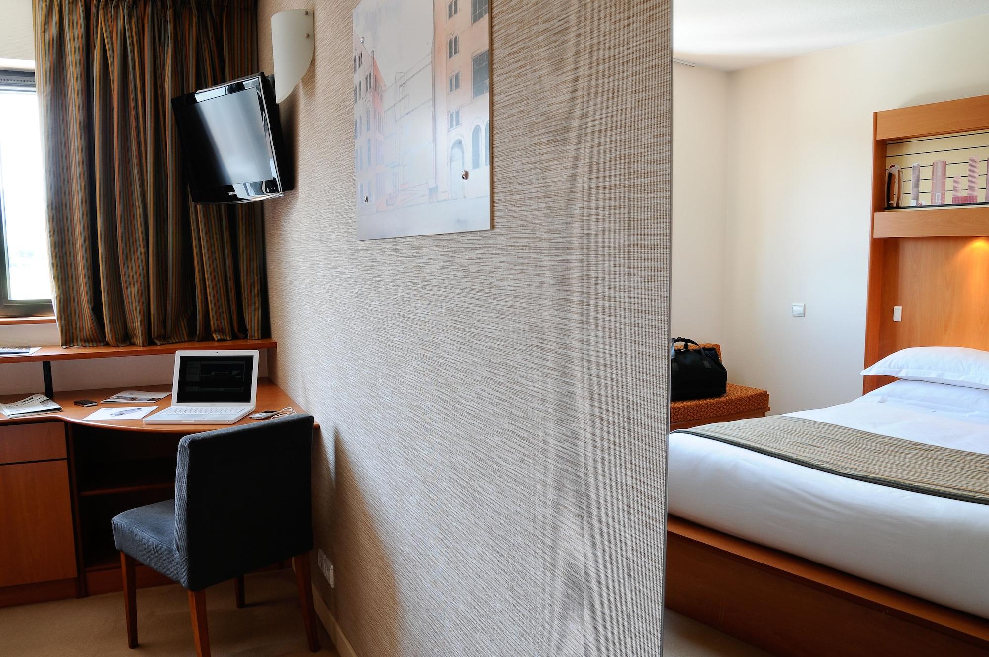 Hotel Archamps Porte Sud De Geneve エクステリア 写真